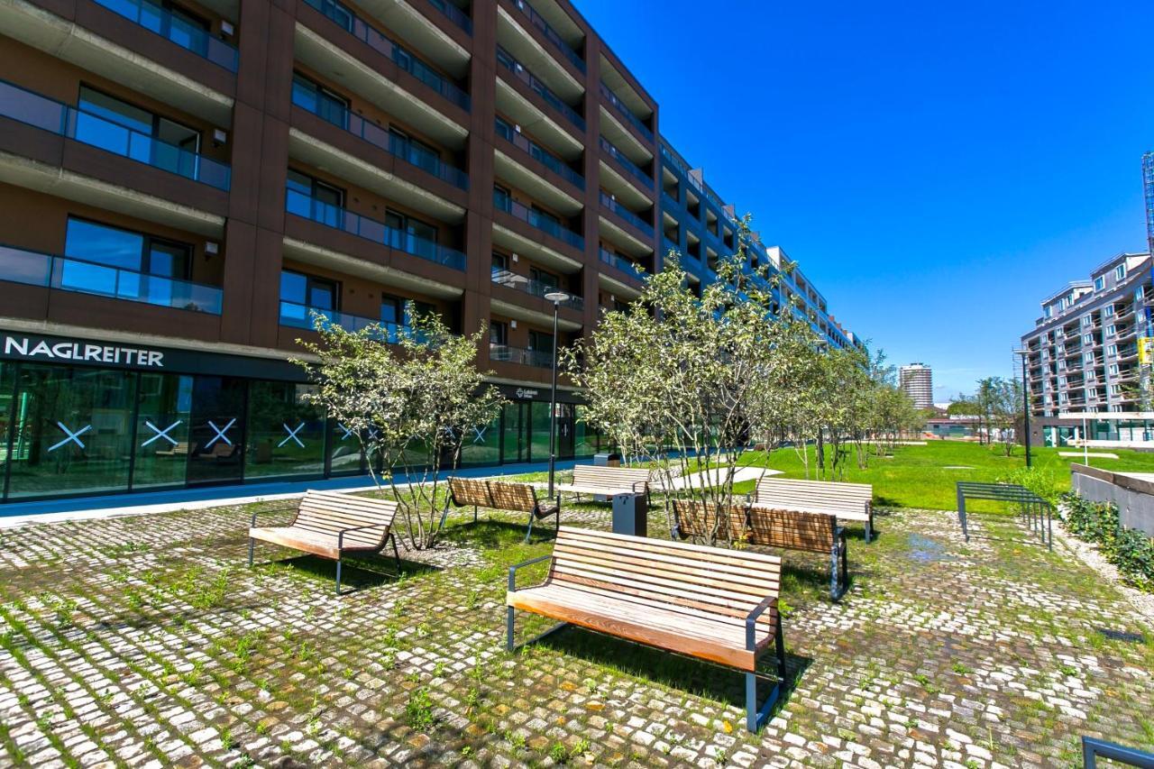 Luxury, Bright Studio With Parking And Balcony In Bratislava Center Exterior photo