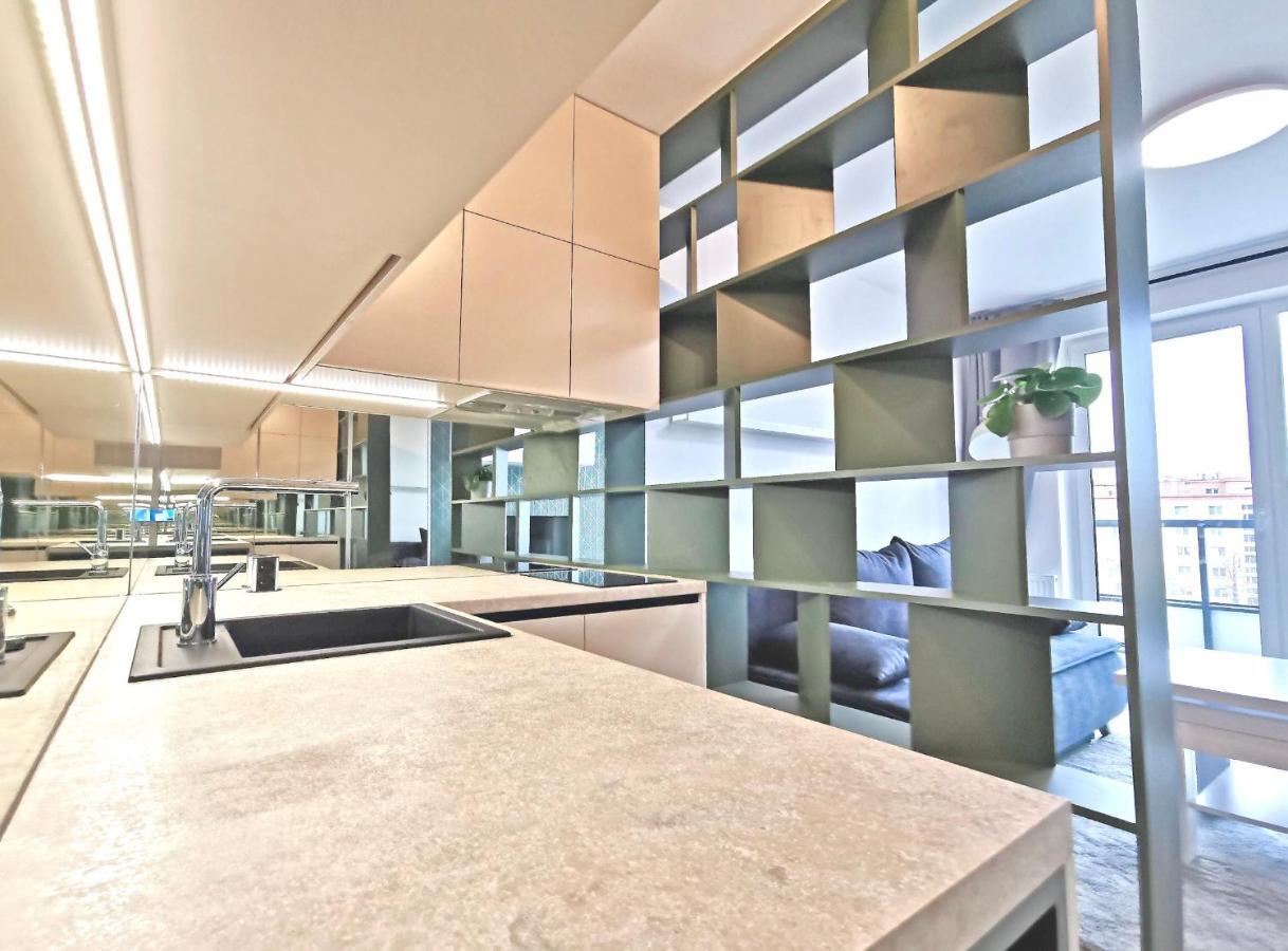 Luxury, Bright Studio With Parking And Balcony In Bratislava Center Exterior photo