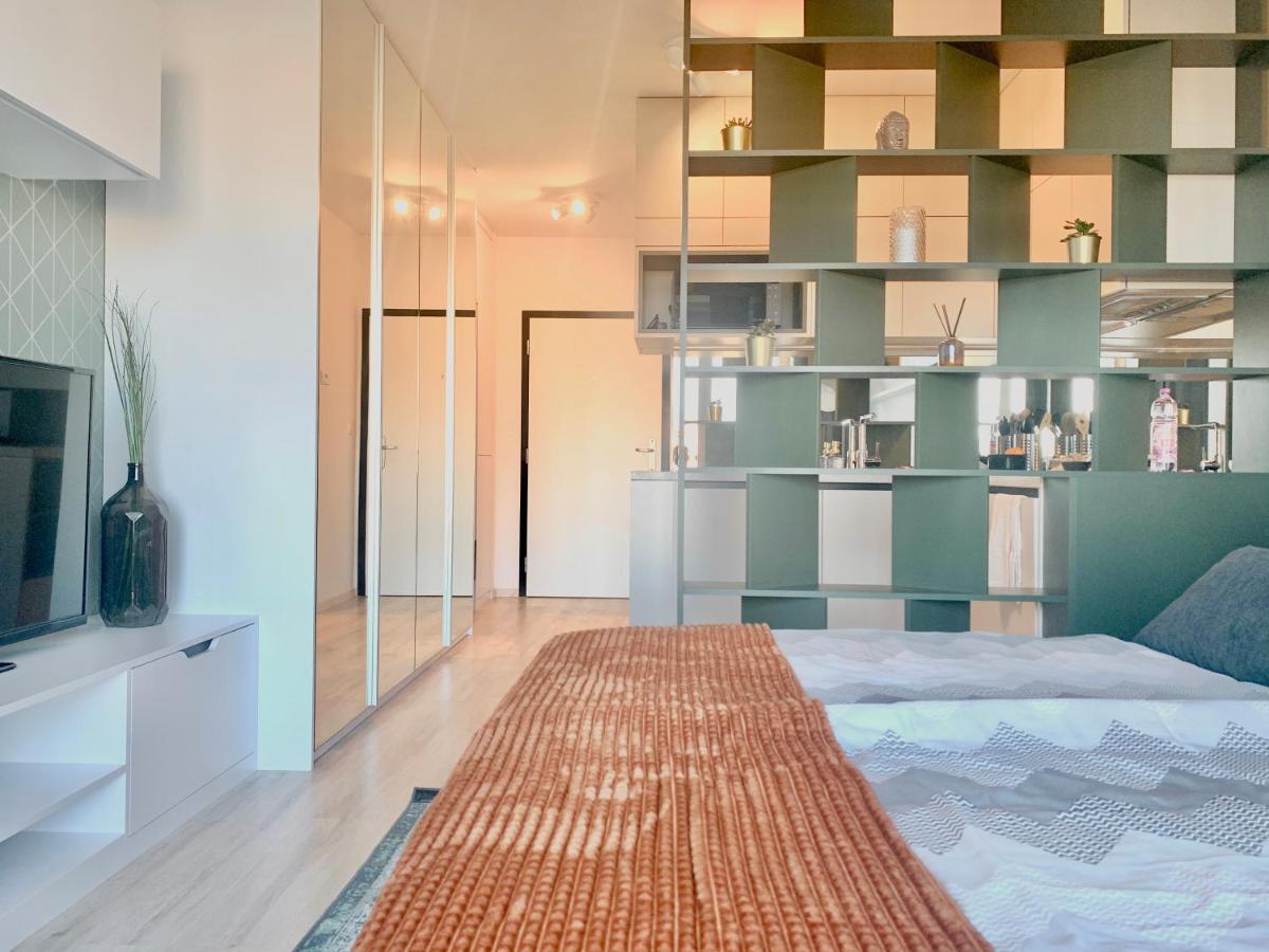 Luxury, Bright Studio With Parking And Balcony In Bratislava Center Exterior photo